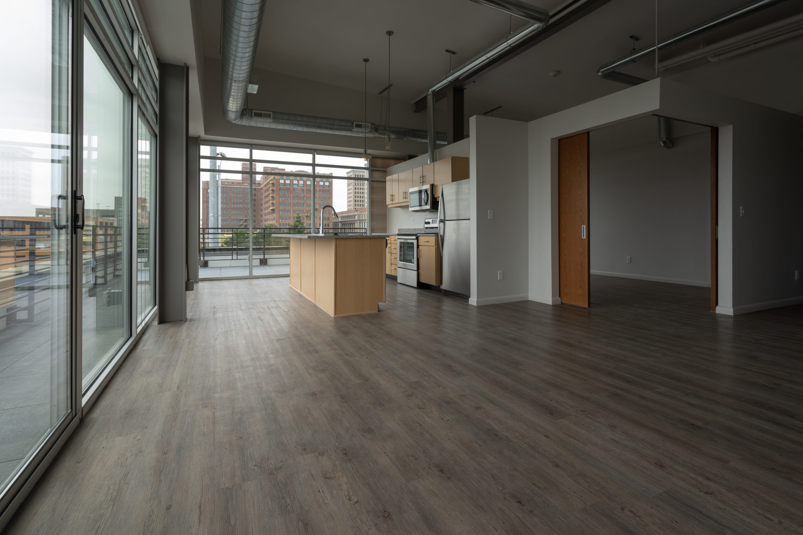 The development features 23 residential units with stunning city views. Unfurnished residential unit with balcony at Baltimore Station